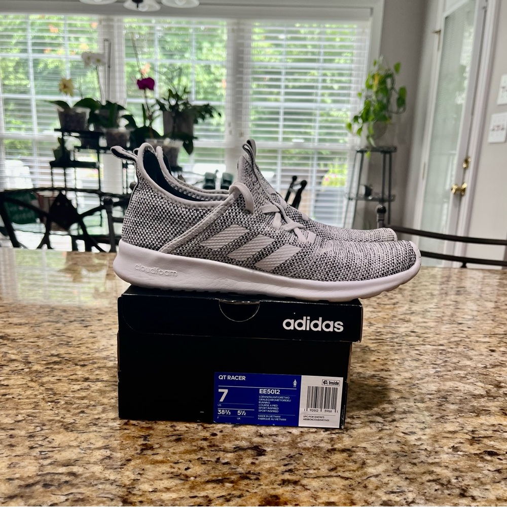 Adidas Womens QT Racer EE5012 Gray Running Sneakers Size 7